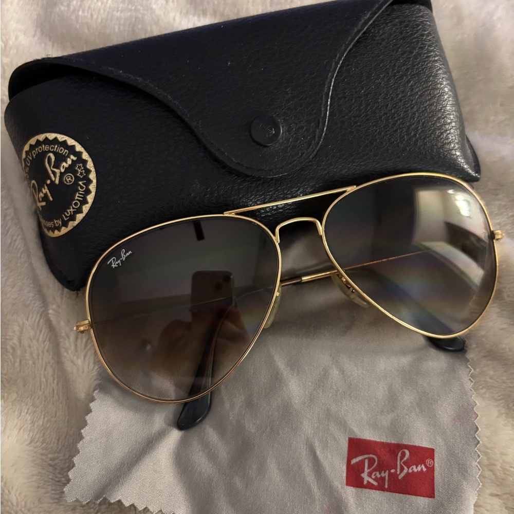 Ray-Ban Aviator Sunglasses with Gold Frame